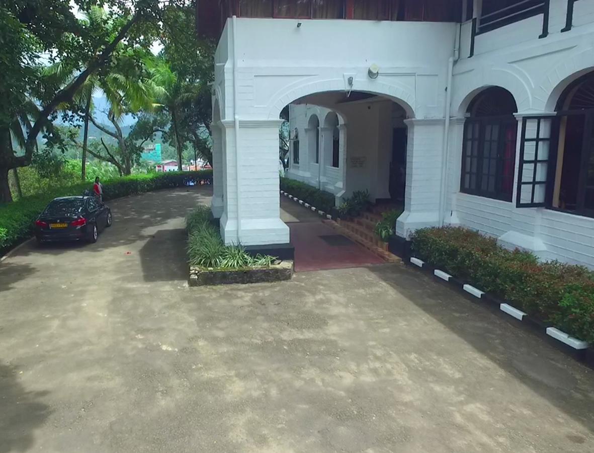 Отель Ratnapura Rest House Экстерьер фото