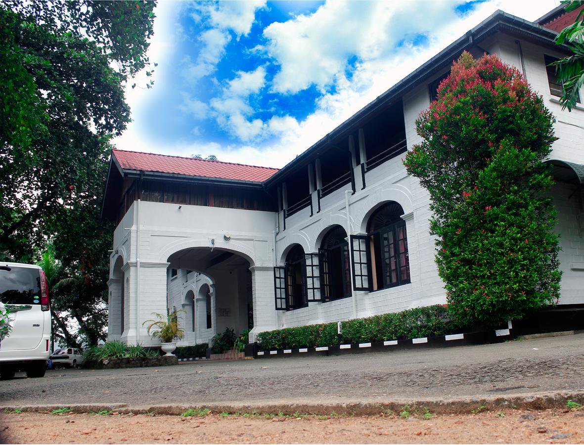 Отель Ratnapura Rest House Экстерьер фото